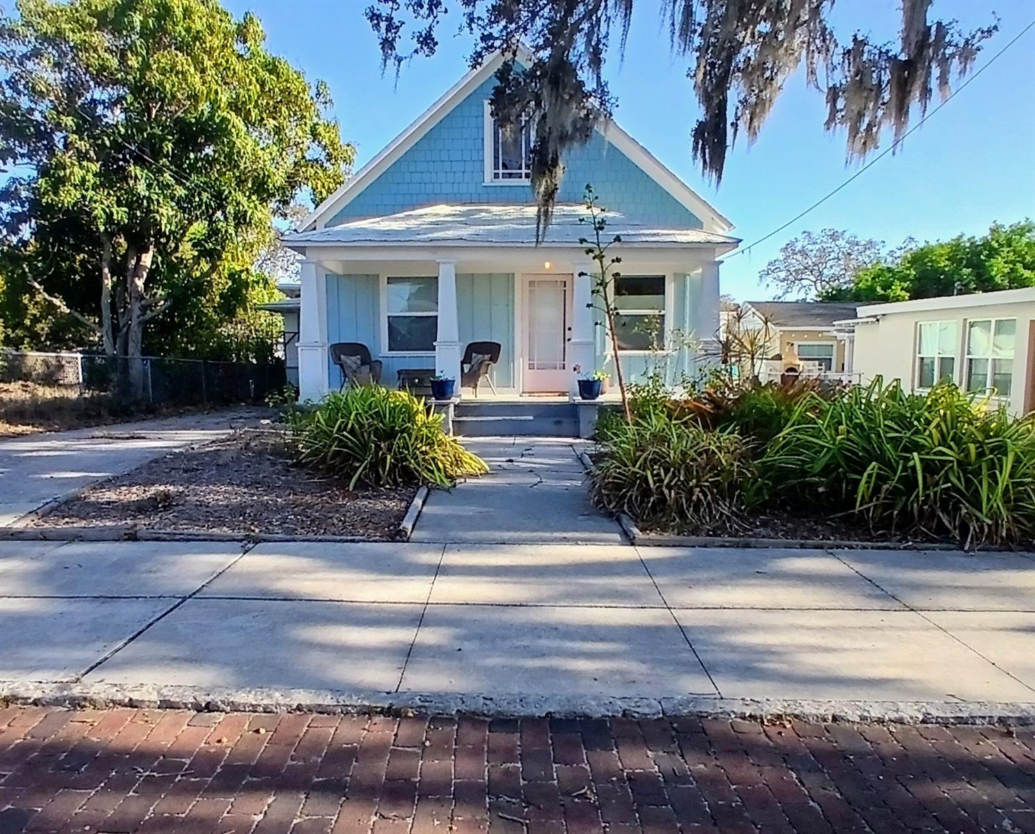 542 DIVISION ST - Photo 1