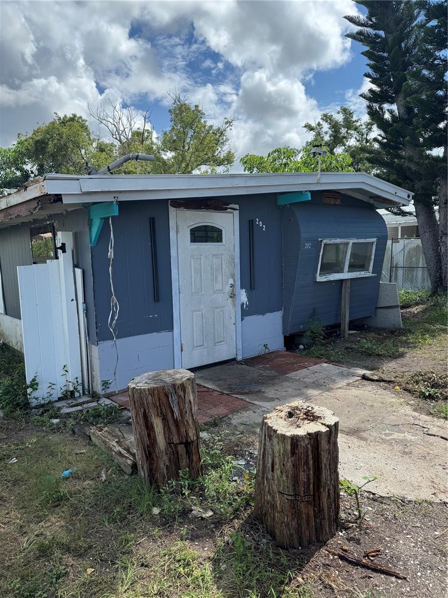 202 VERONA ST S - Photo 1