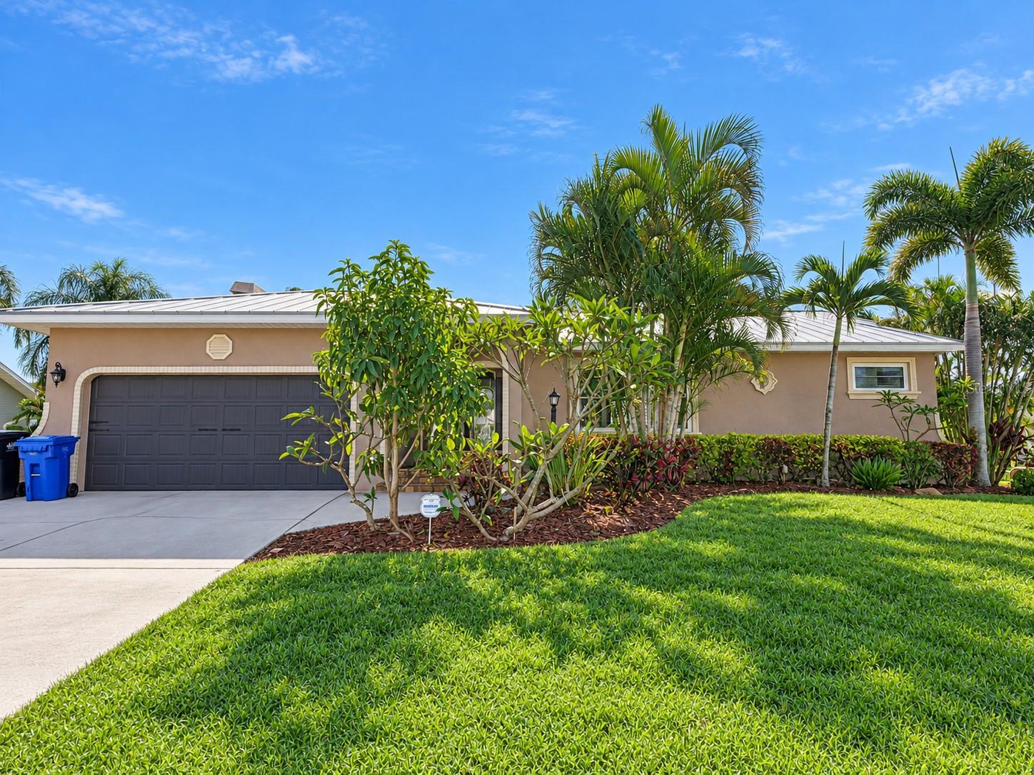 816 EAGLE LN - Photo 1