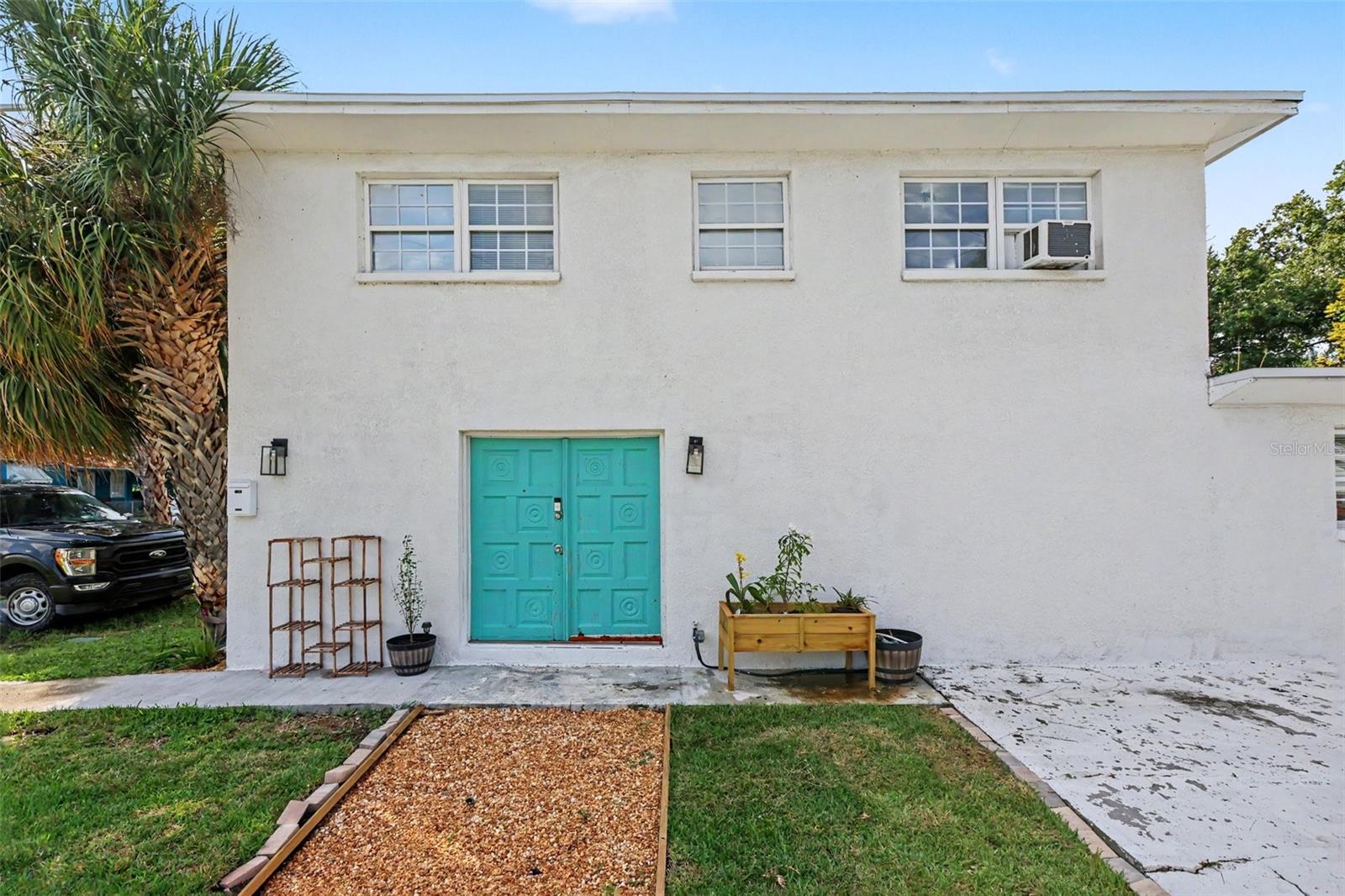 301 W CHELSEA ST - Photo 1