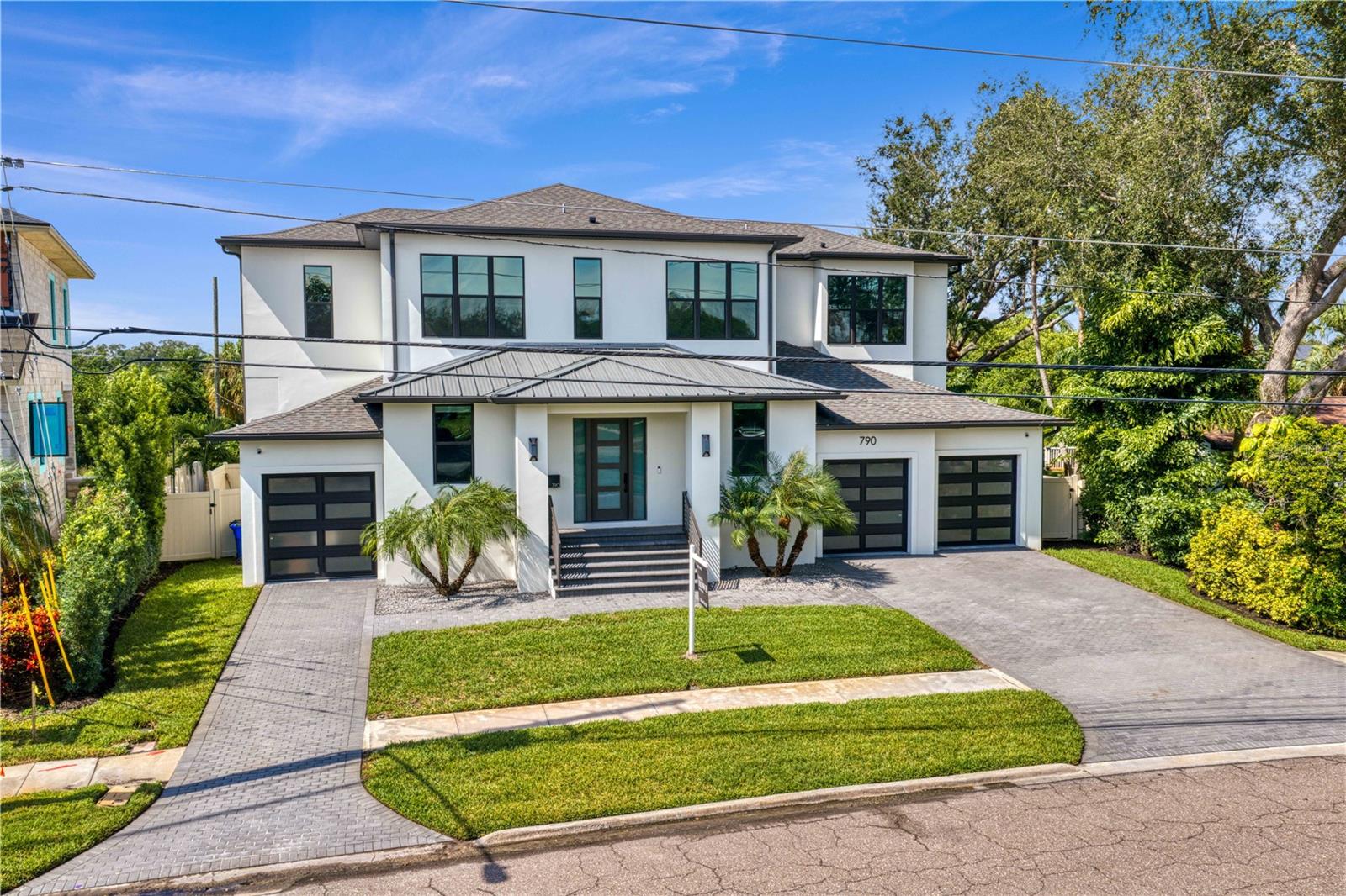 790 CORDOVA BLVD NE - Photo 1