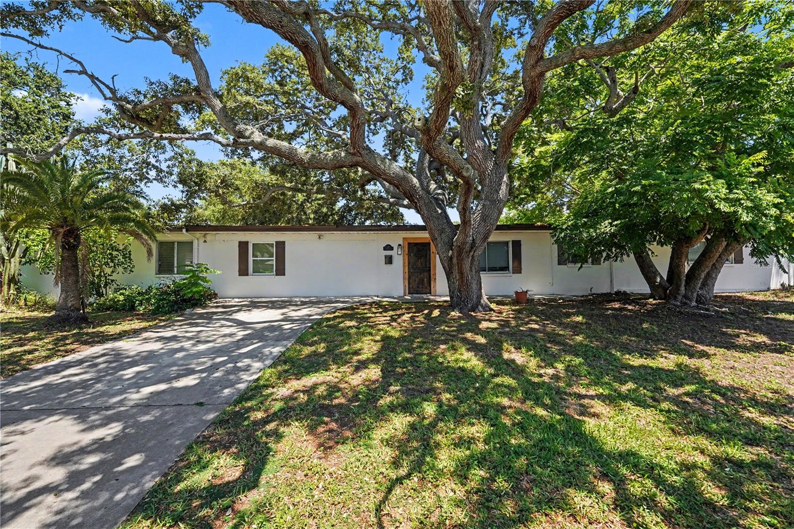 217 GARDEN CIR - Photo 1
