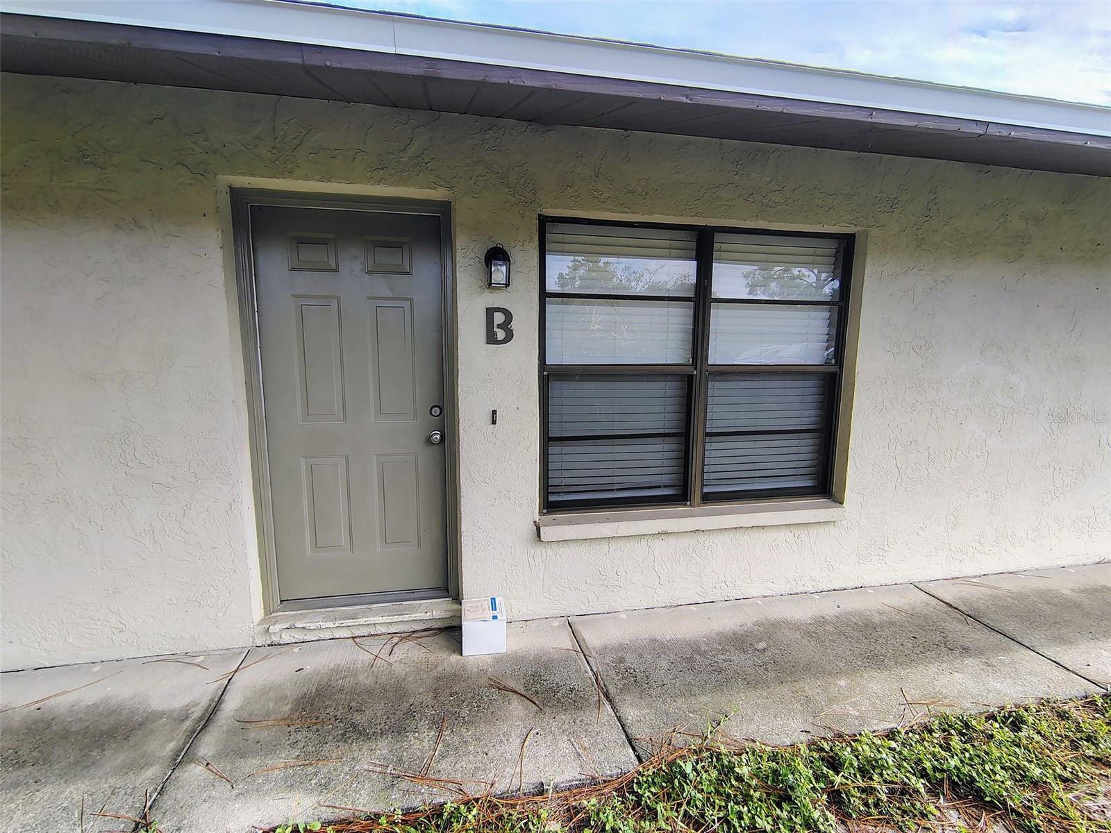 9563 LYNN LN #B - Photo 1