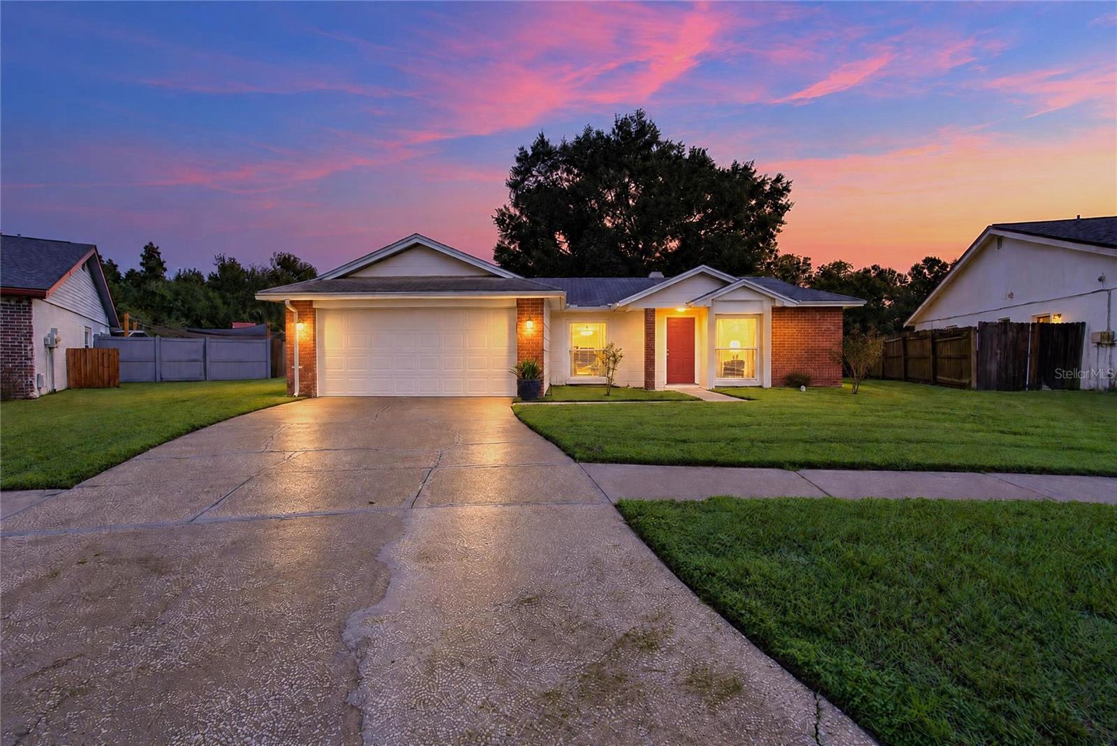629 STILLVIEW CIR - Photo 1