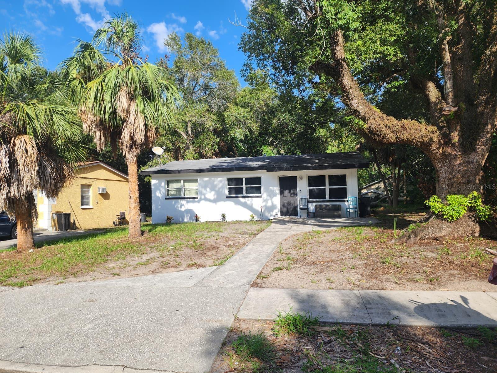 621 LINCOLN AVE - Photo 1