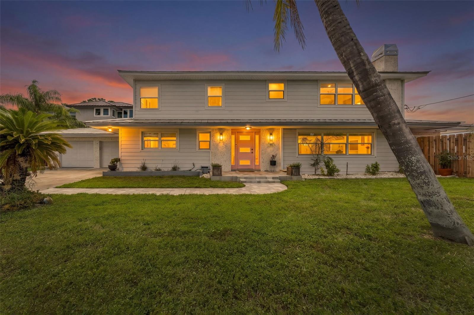 135 HARBOR DR - Photo 1
