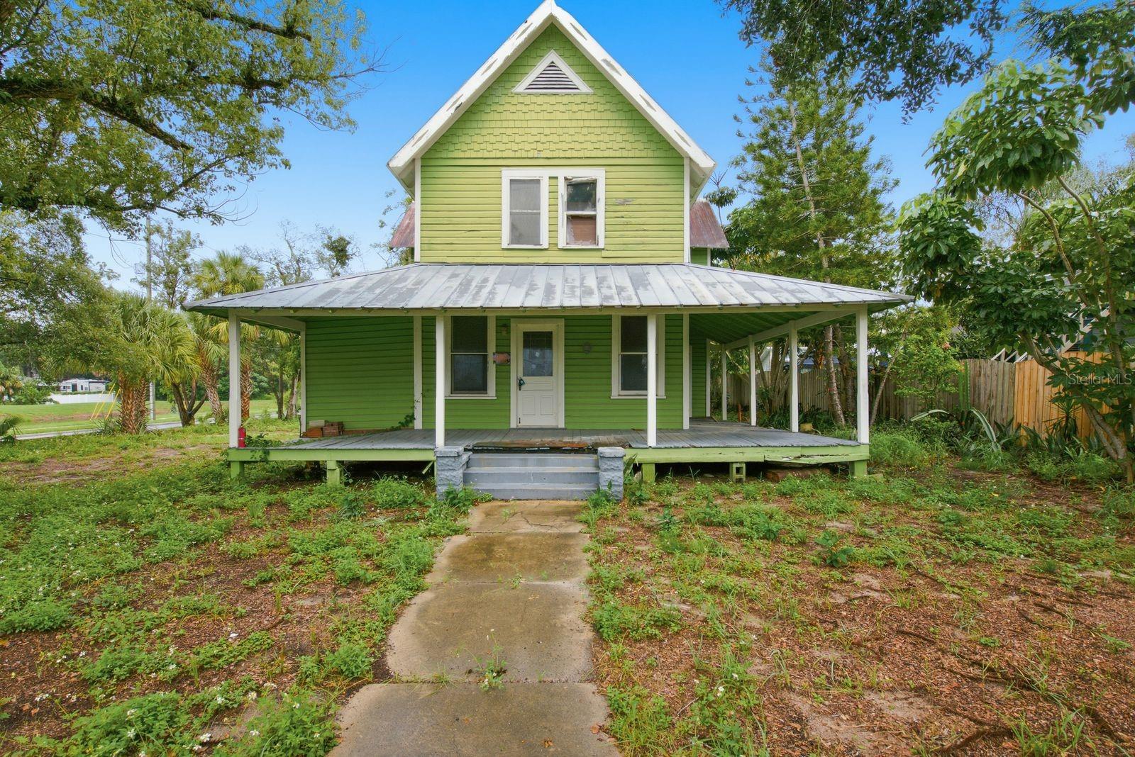 226 N GROSSE AVE - Photo 1