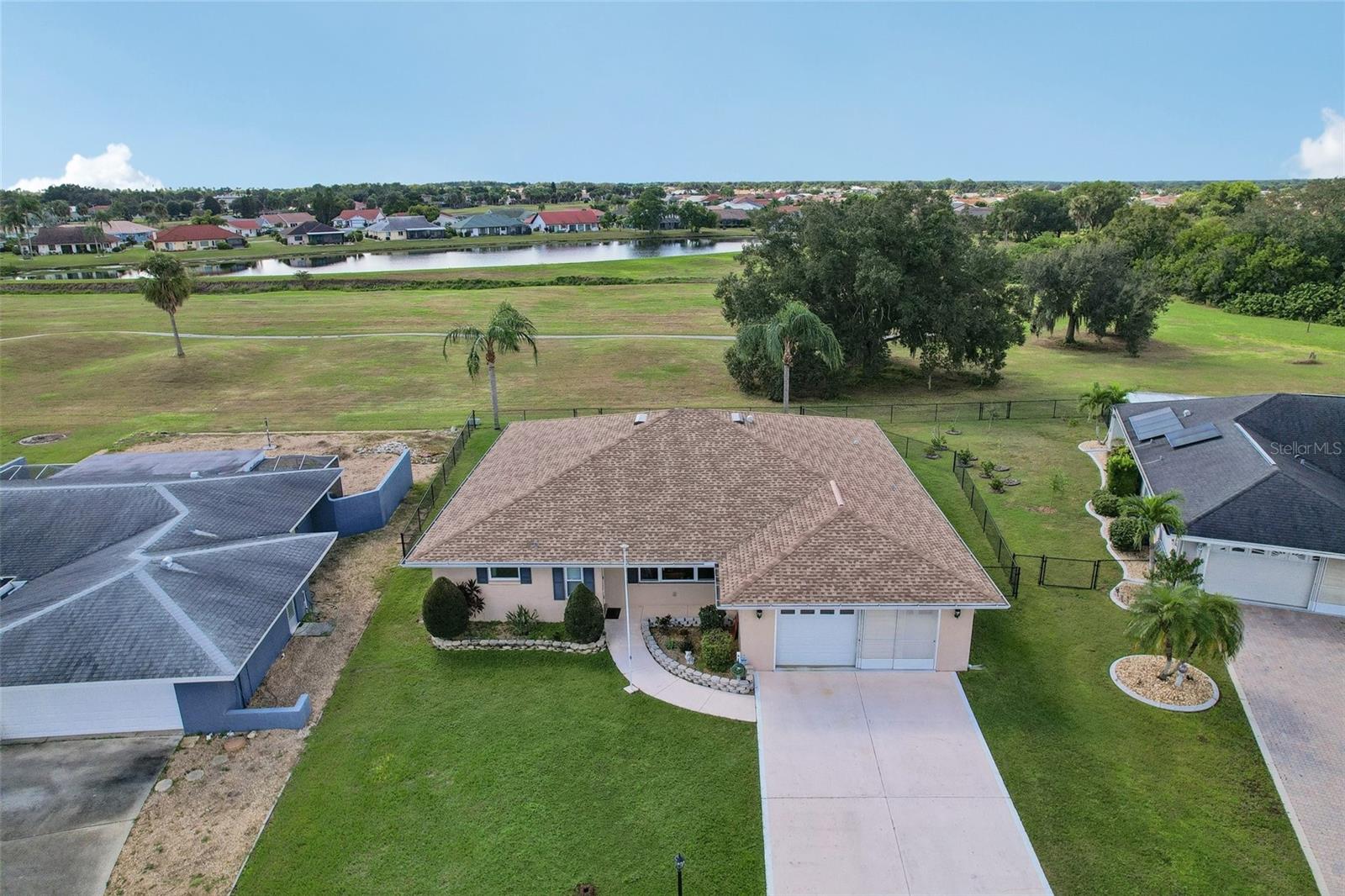 1806 PINEAPPLE PALM CT - Photo 1