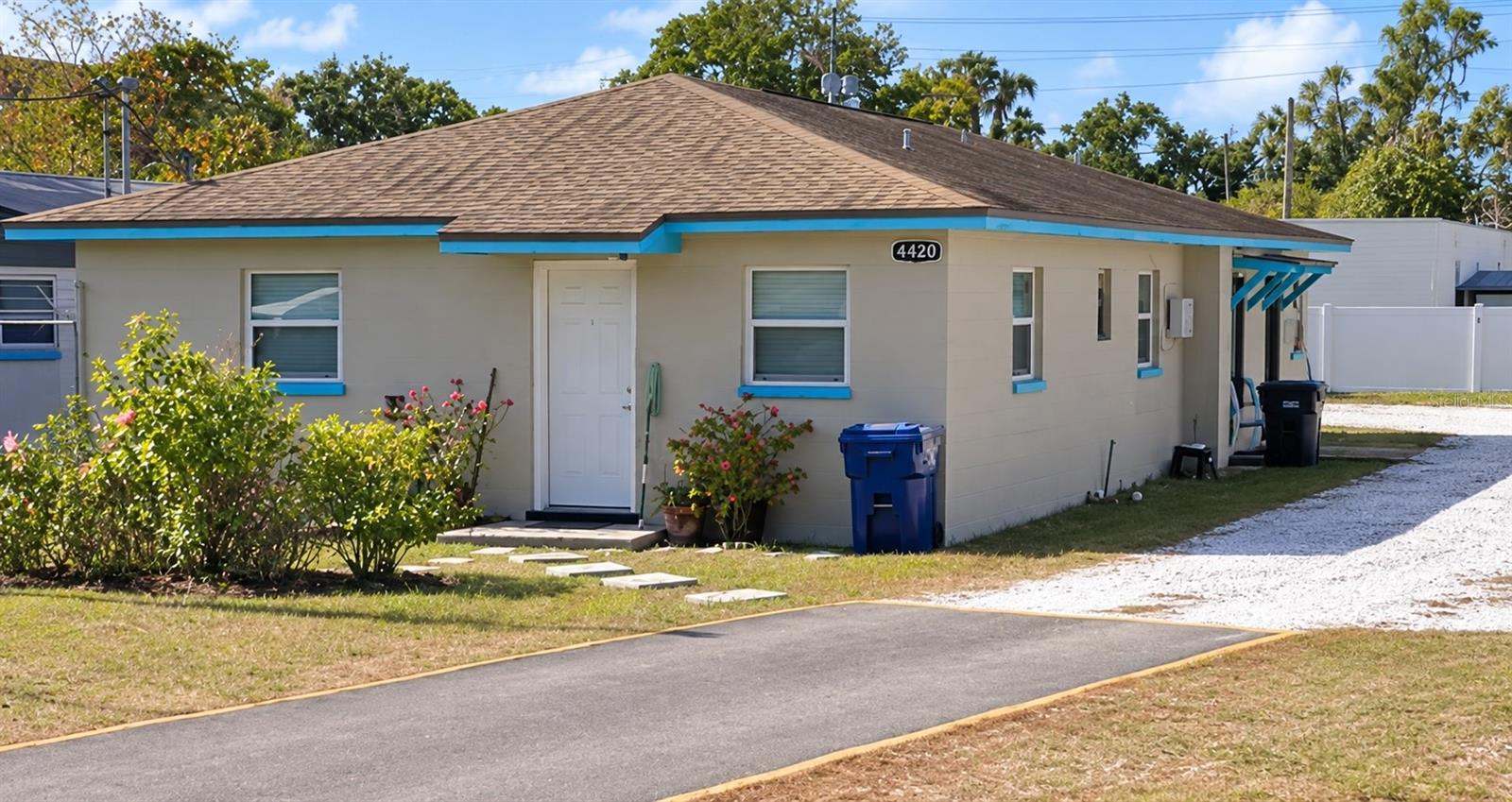 4420 N CLARK AVE - Photo 1