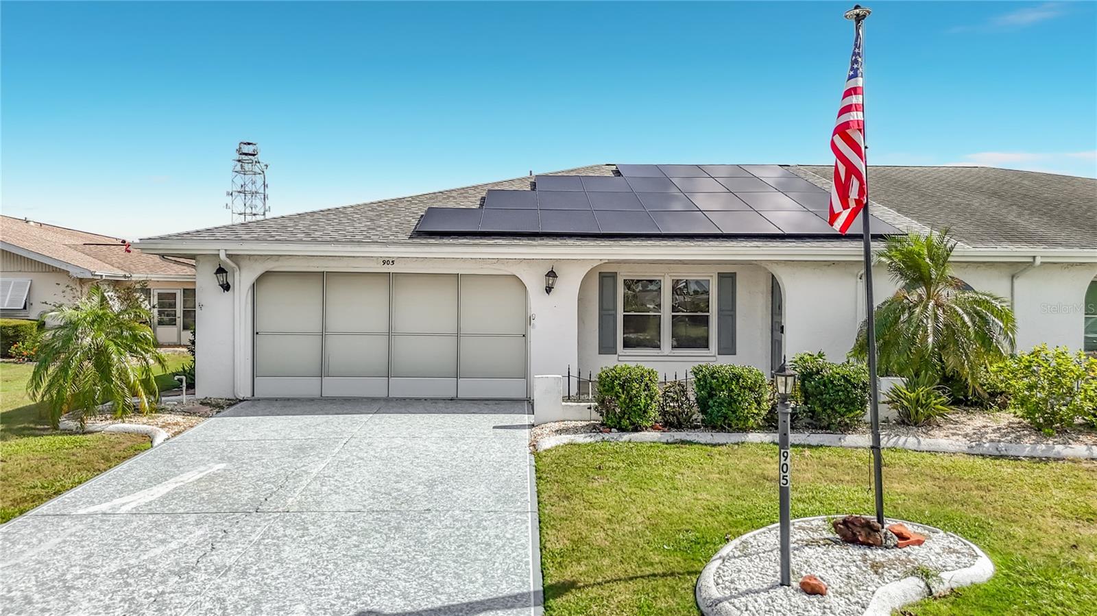 905 BLUEWATER DR - Photo 1