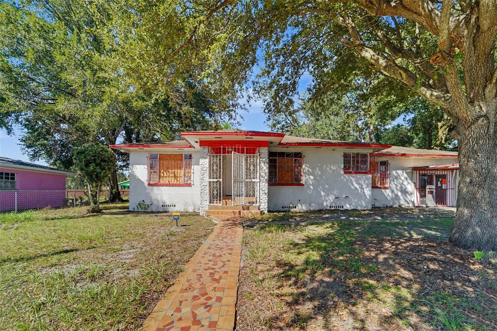 504 E EMILY ST - Photo 1