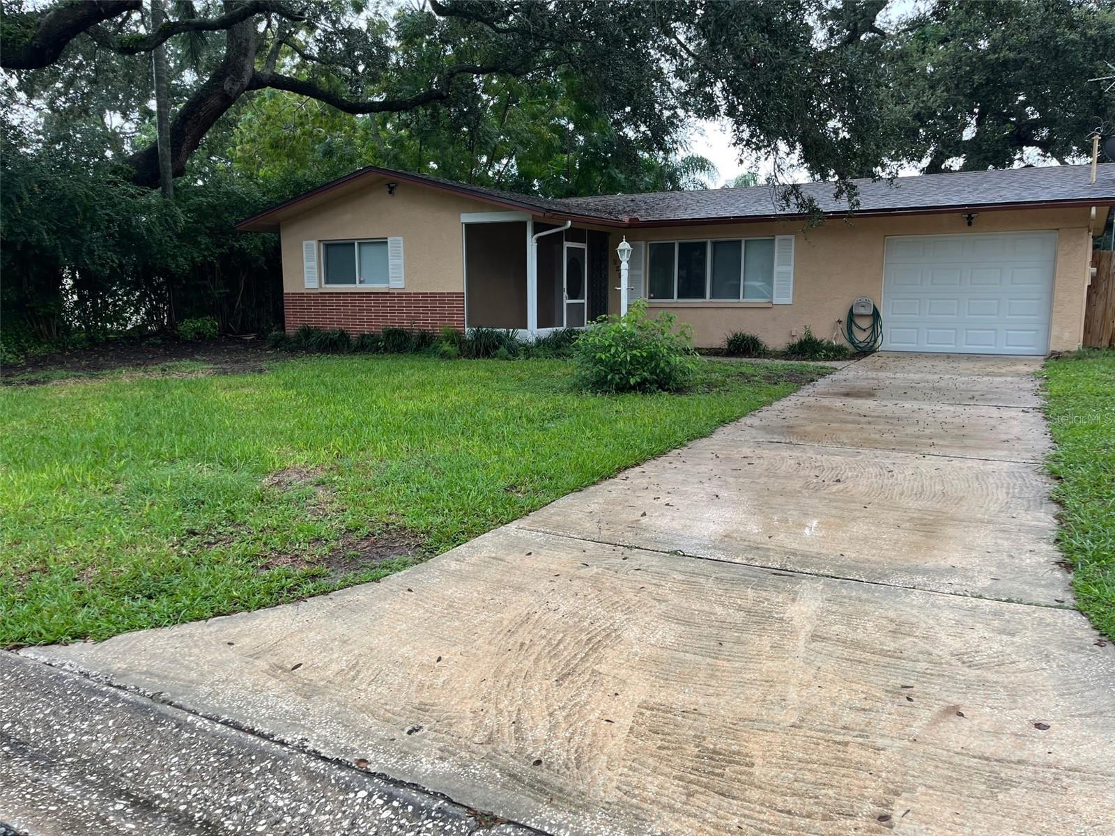 2227 CURTIS DR S - Photo 1