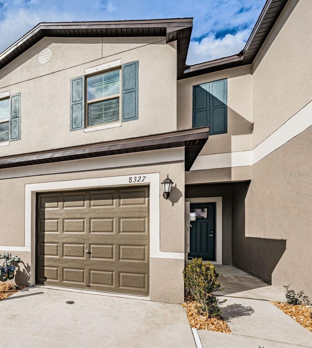 8327 CRESCENT OAKS DR - Photo 1
