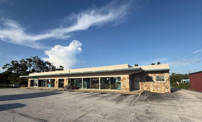 6225 SEMINOLE BLVD - Photo 1