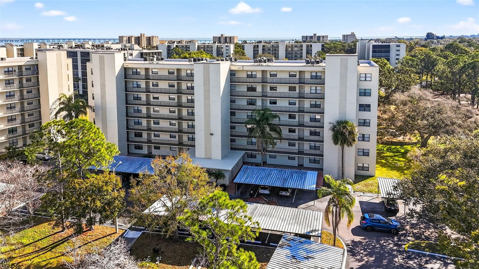 800 COVE CAY DR #7D - Photo 1