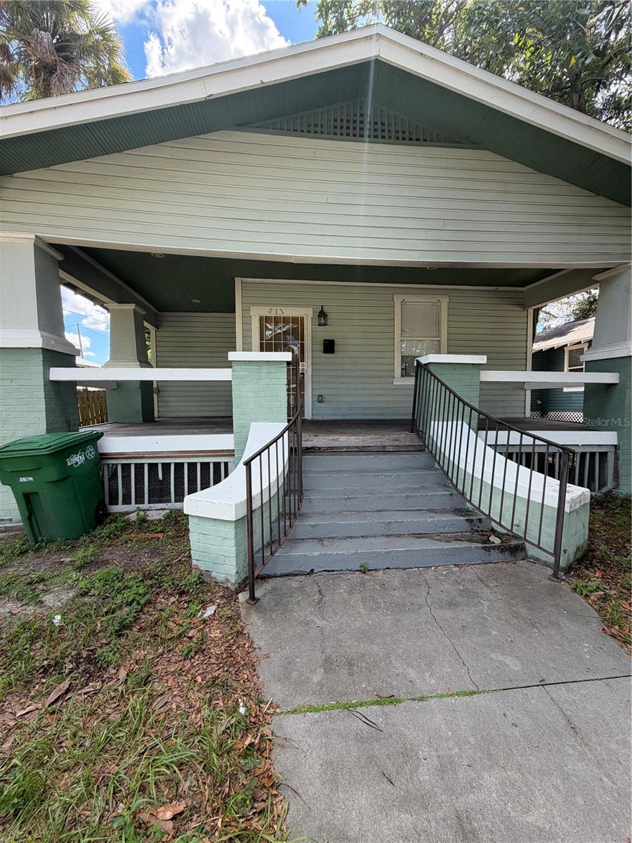 511 E HUGH ST - Photo 1