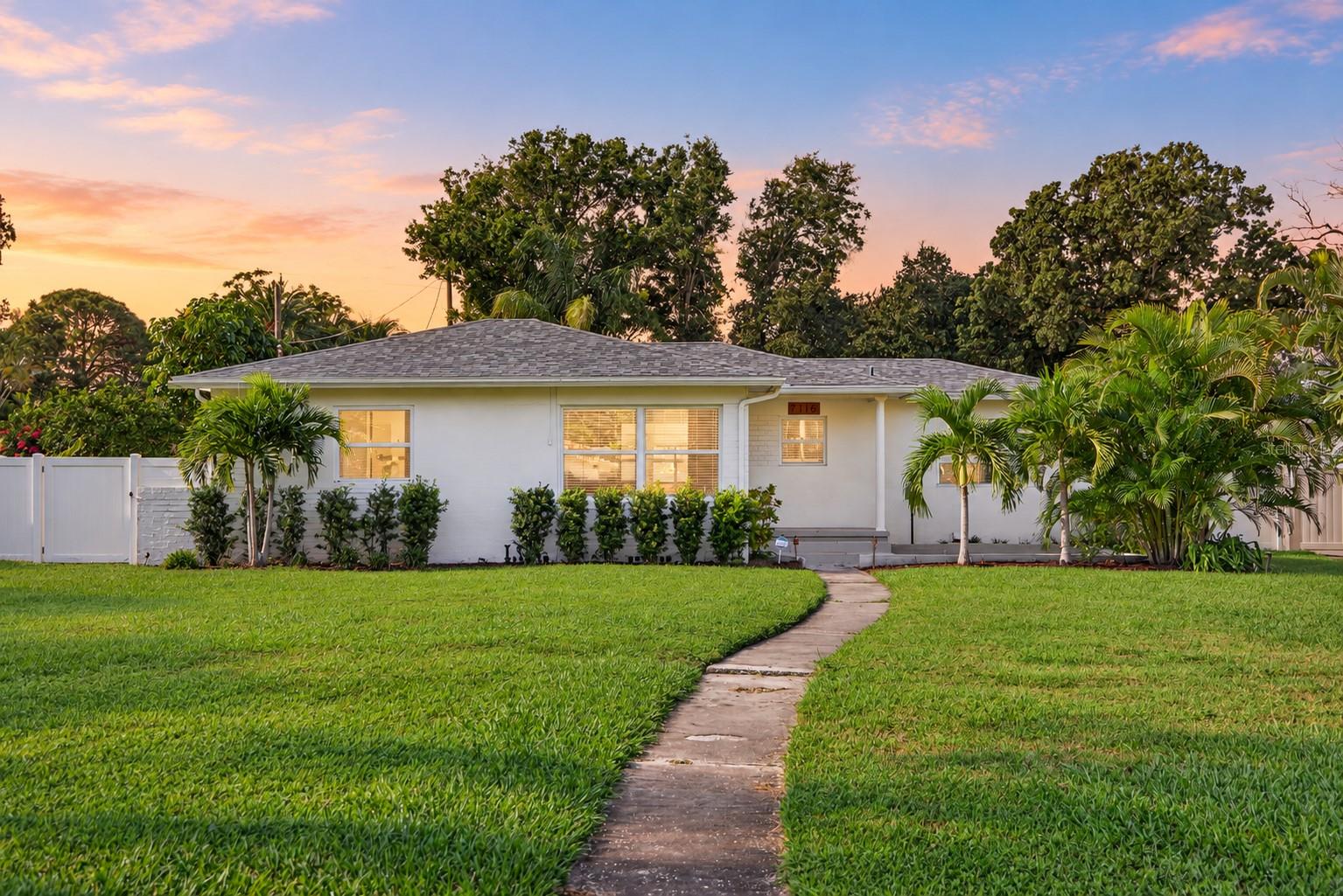 7116 DATE PALM AVE S - Photo 1