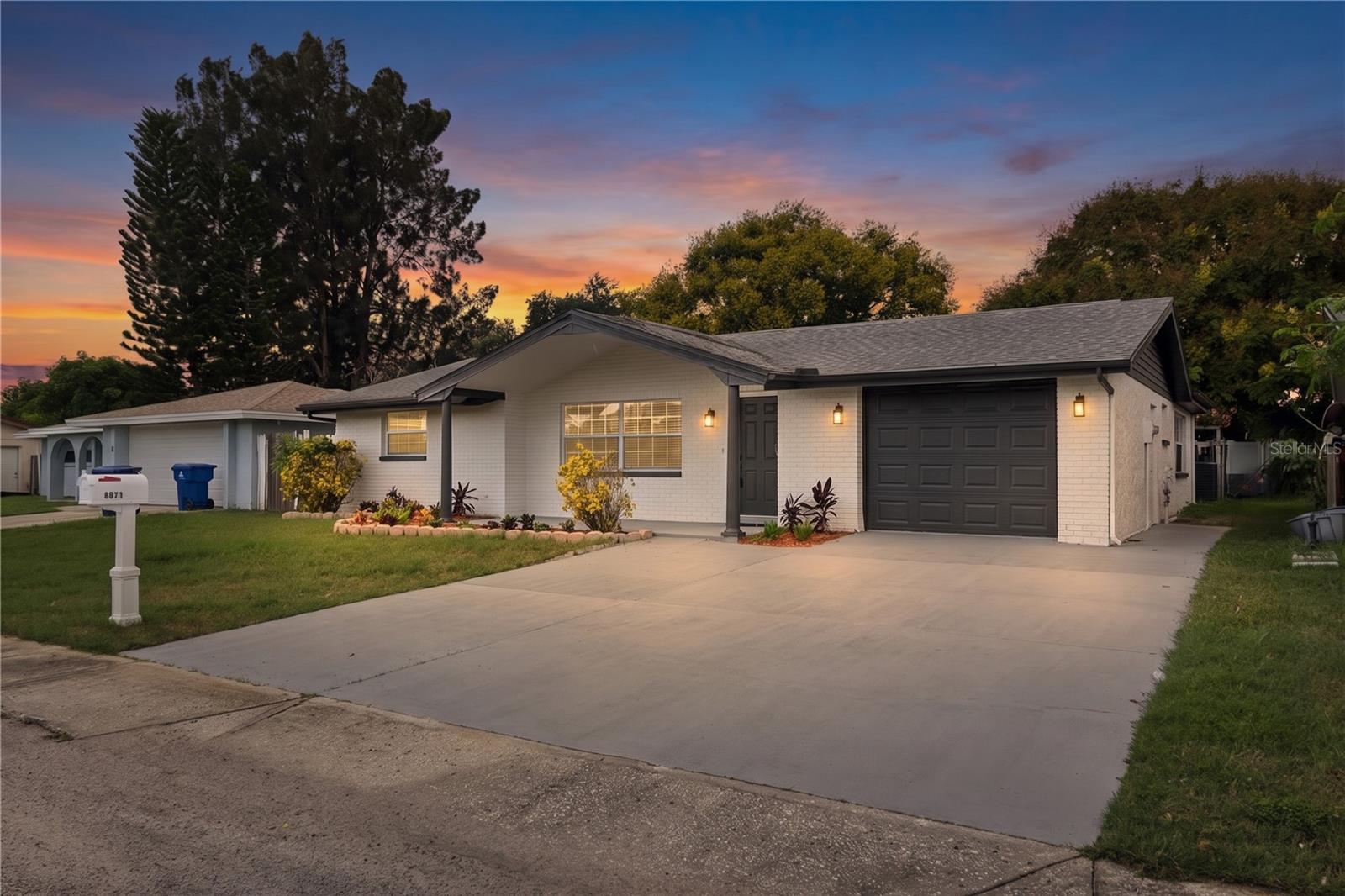 8811 LIDO LN - Photo 1