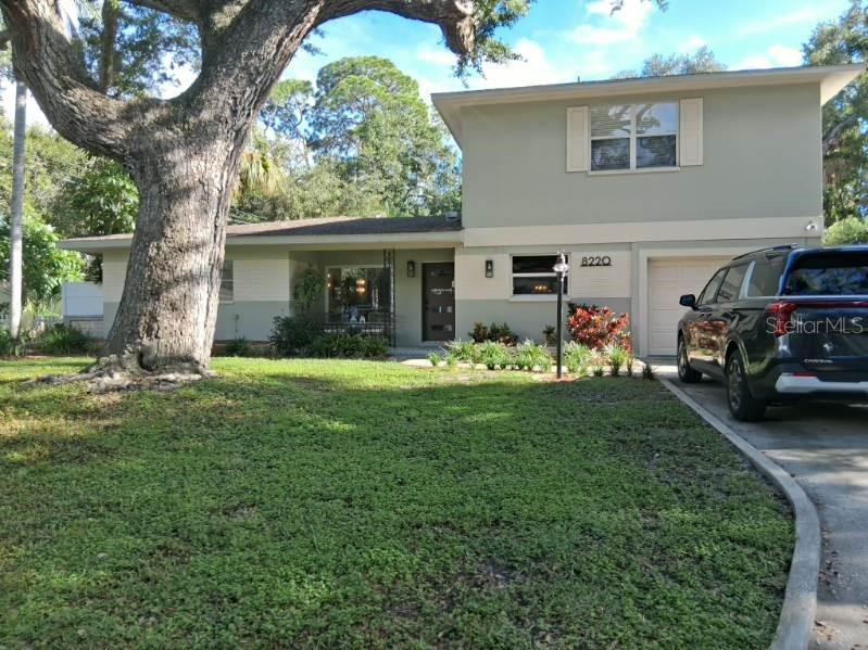 8220 YARDLEY AVE N - Photo 1