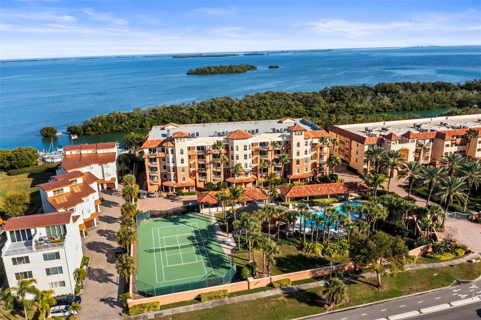 1645 PINELLAS BAYWAY S #B2 - Photo 1
