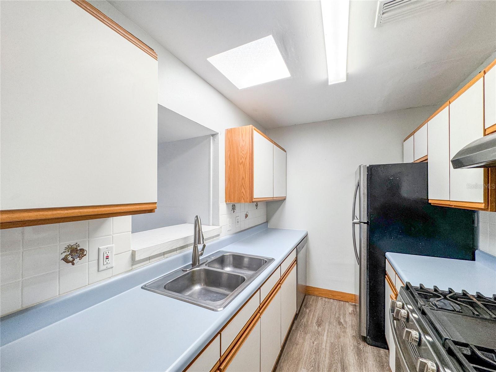 1104 YALE AVE - Photo 1