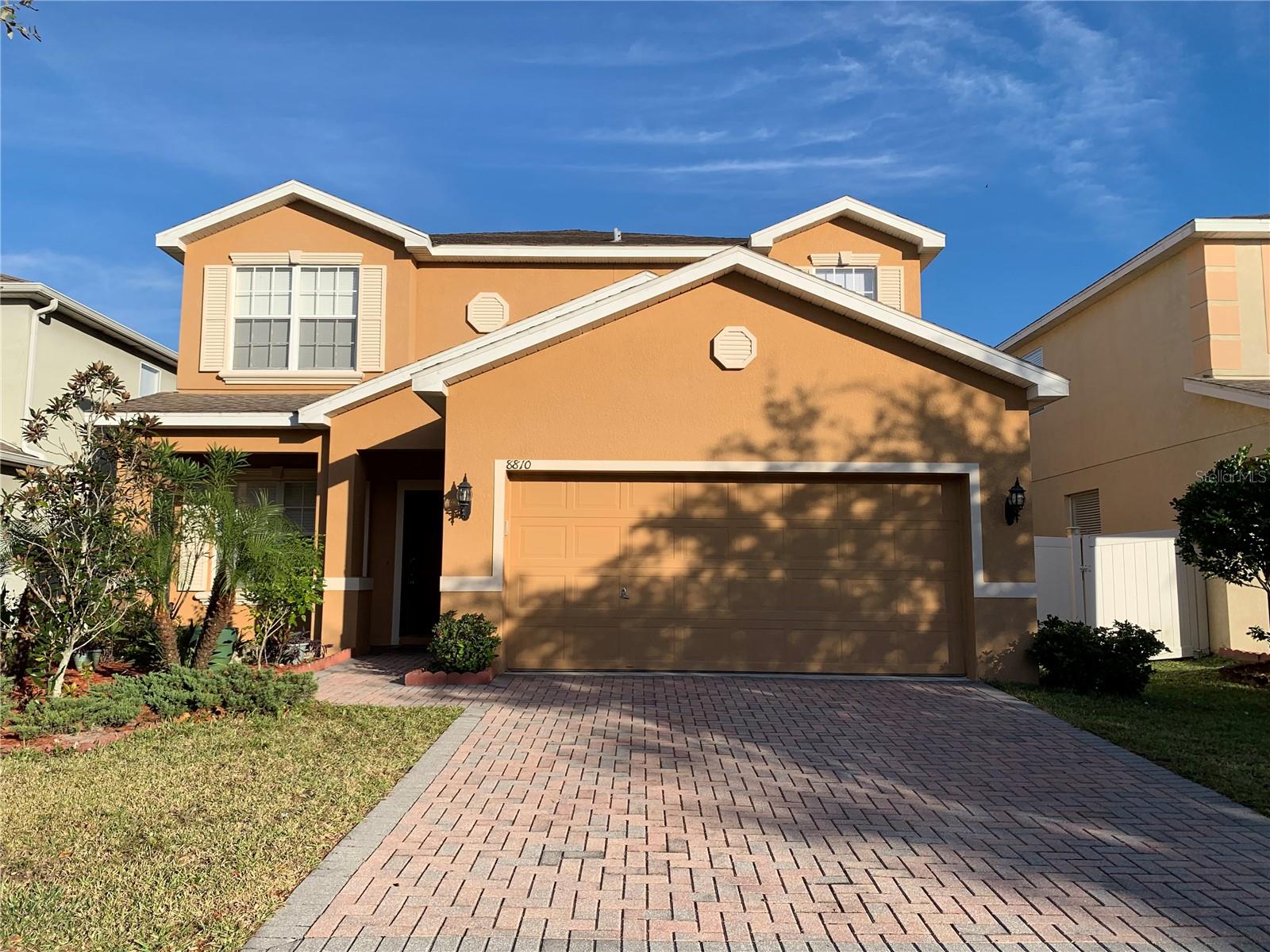 8810 CAMERON CREST DR - Photo 1