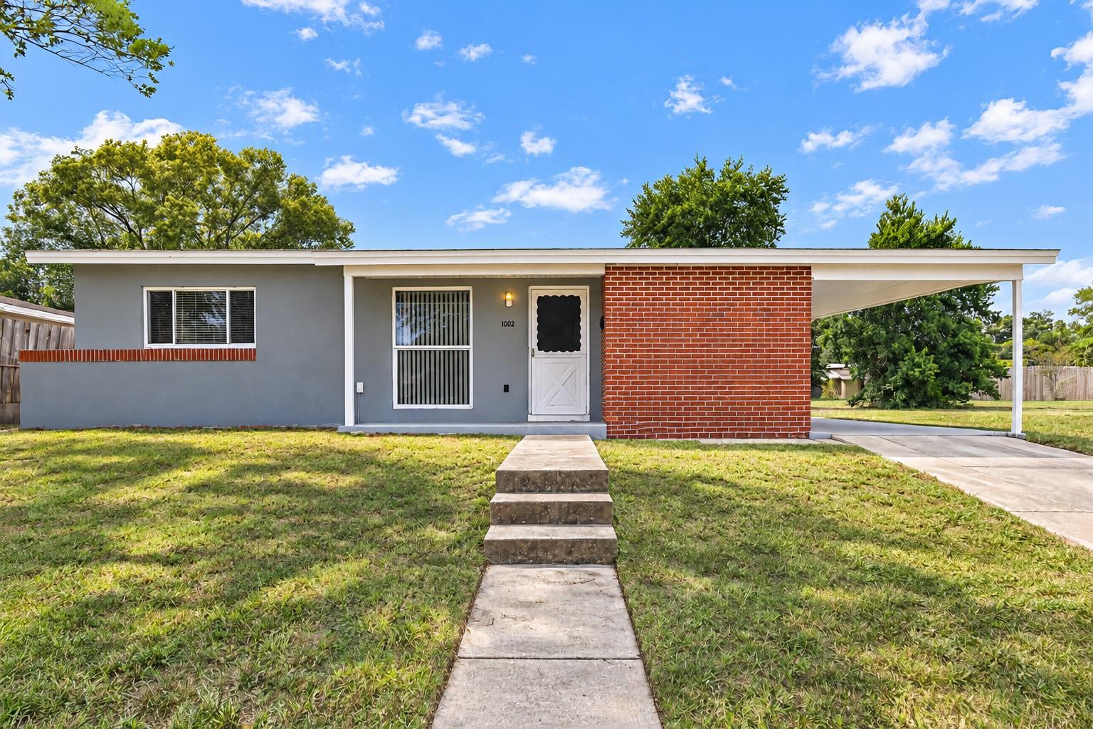 1002 COBBLESTONE DR - Photo 1