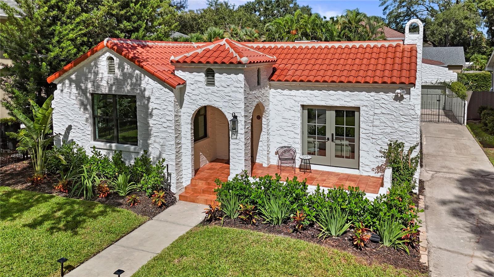 4521 W AZEELE ST - Photo 1