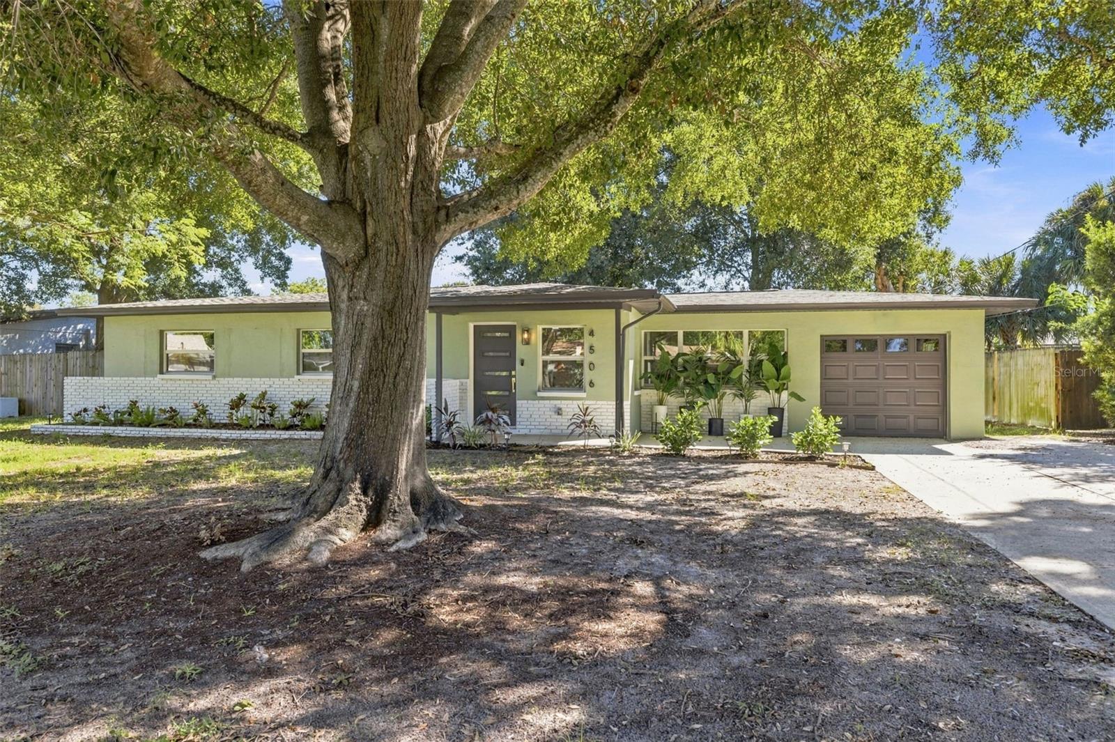 4506 S CAMERON AVE - Photo 1