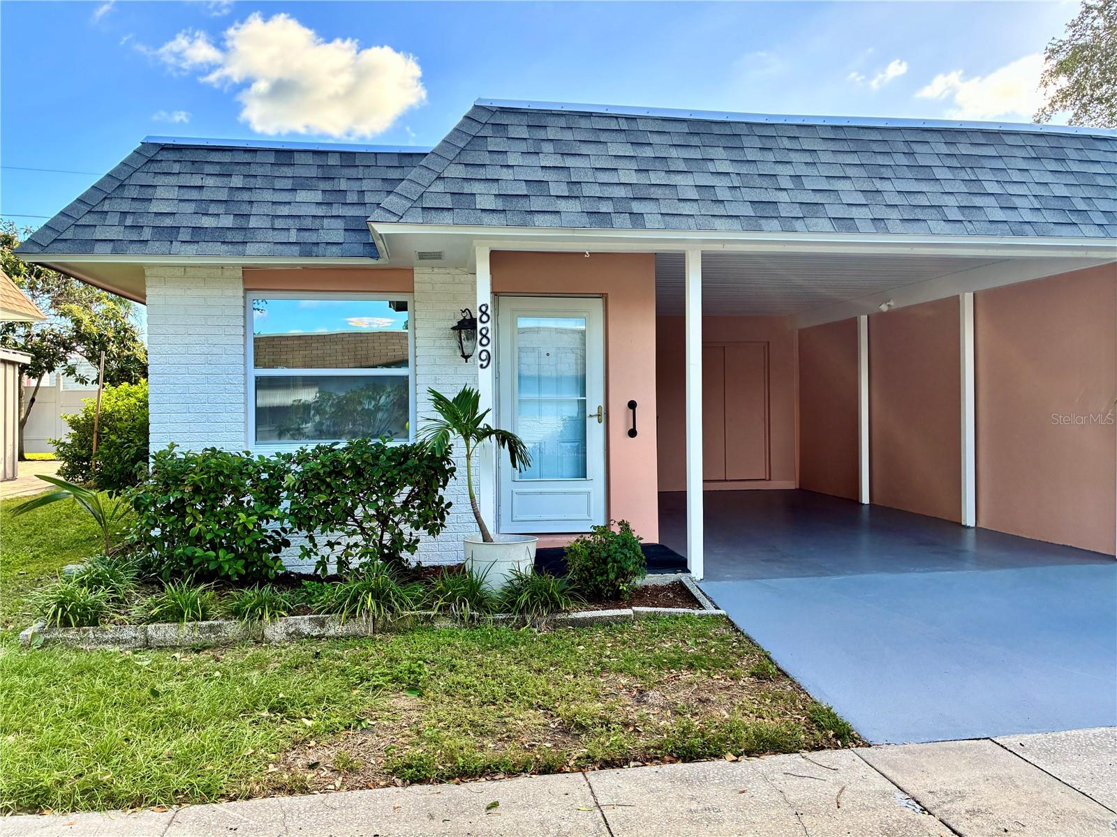 889 SKY LOCH DR S - Photo 1
