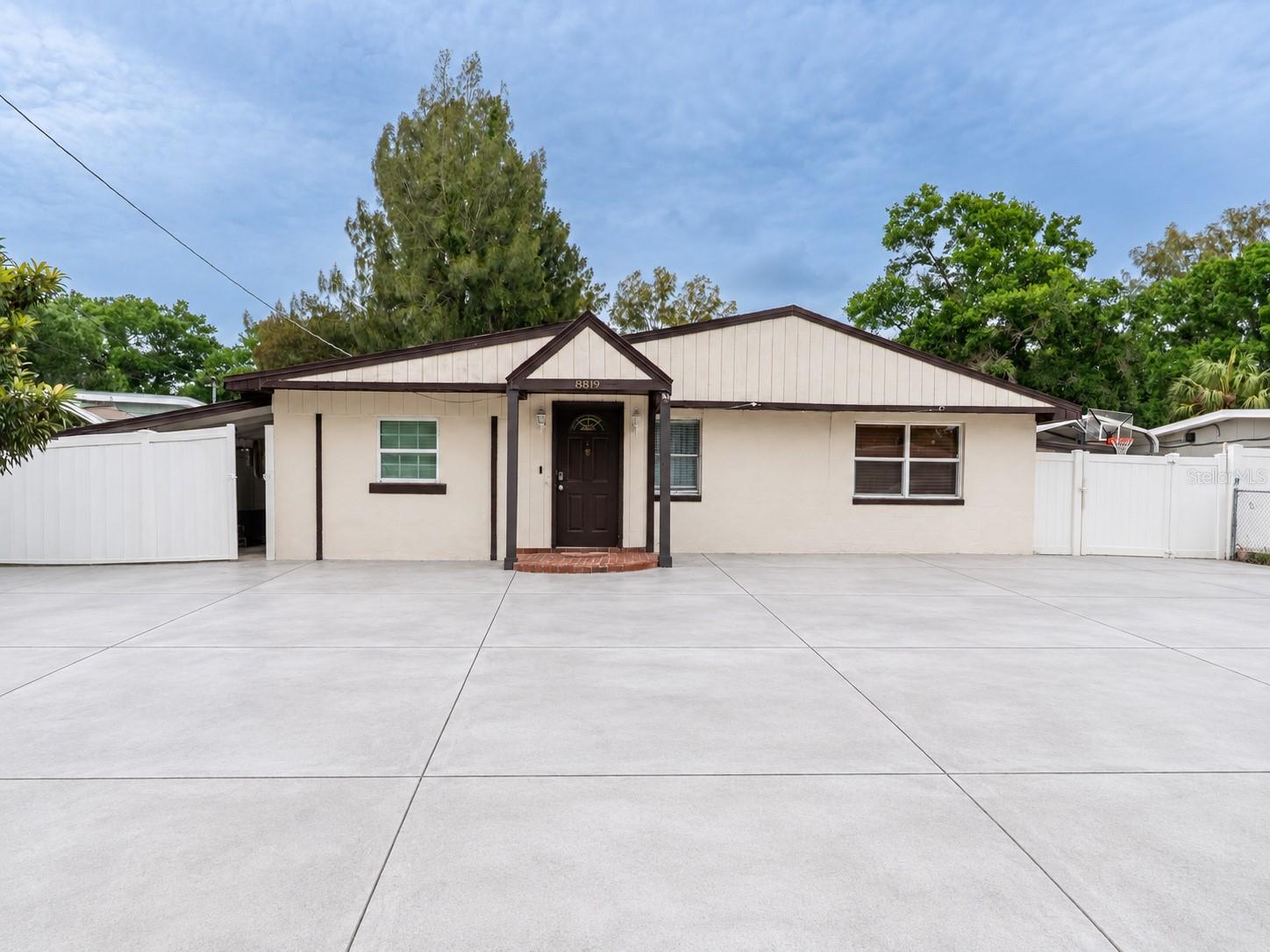 8819 W BROAD ST - Photo 1