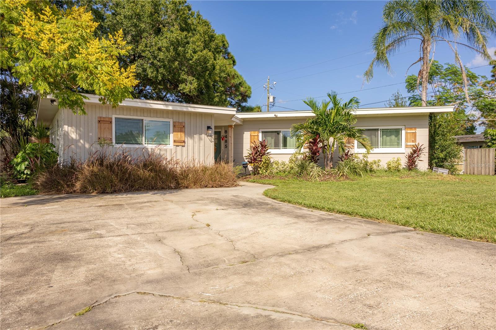 Property at 8485 PELICAN LN, Seminole