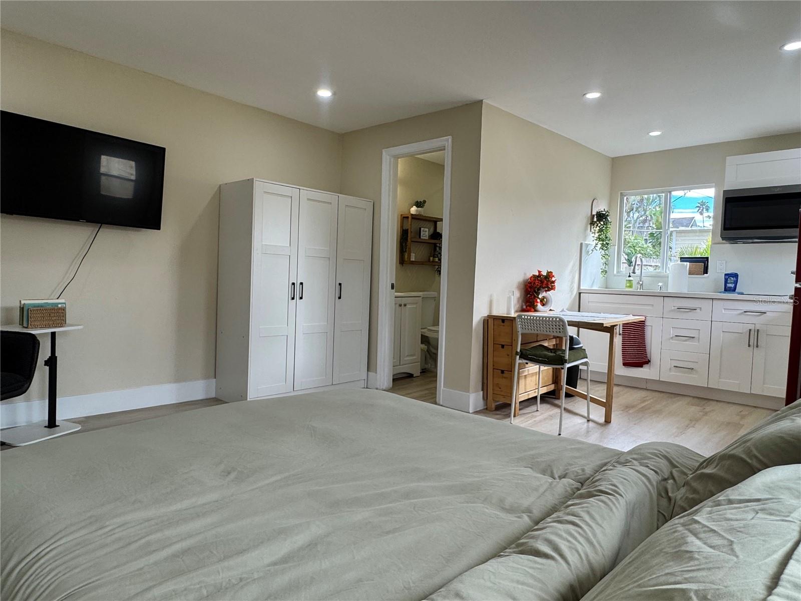 4135 DES MOINES ST NE - Photo 1
