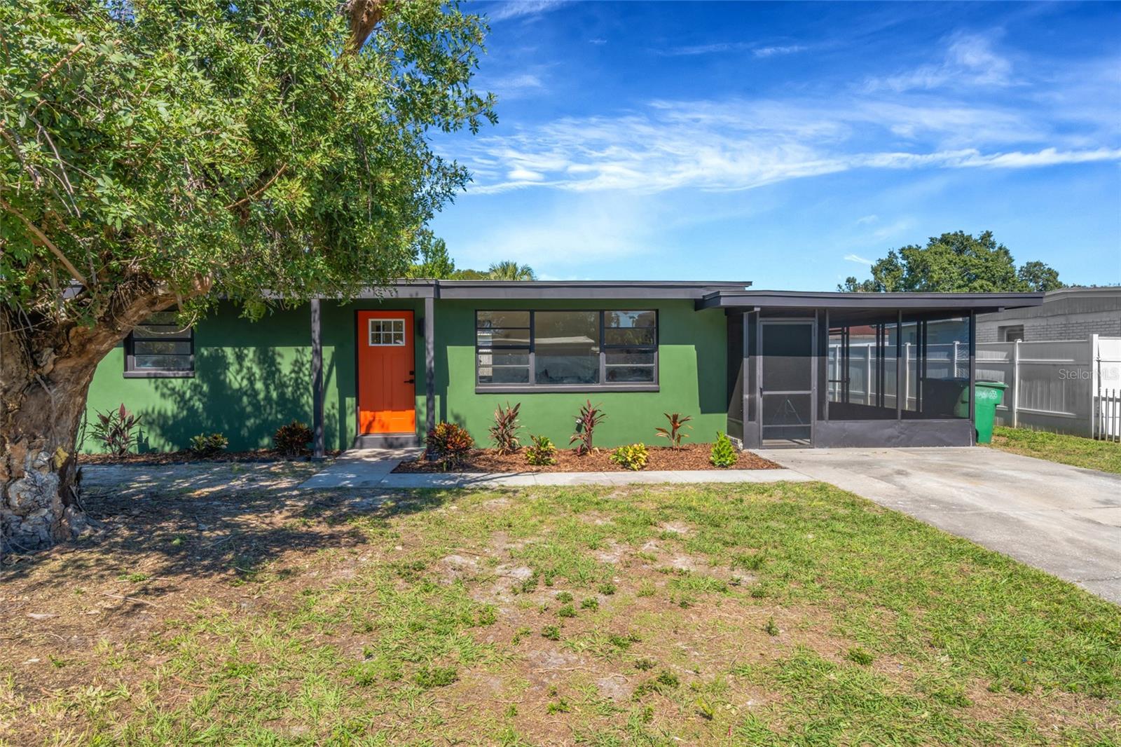 4003 W MONTGOMERY TER - Photo 1