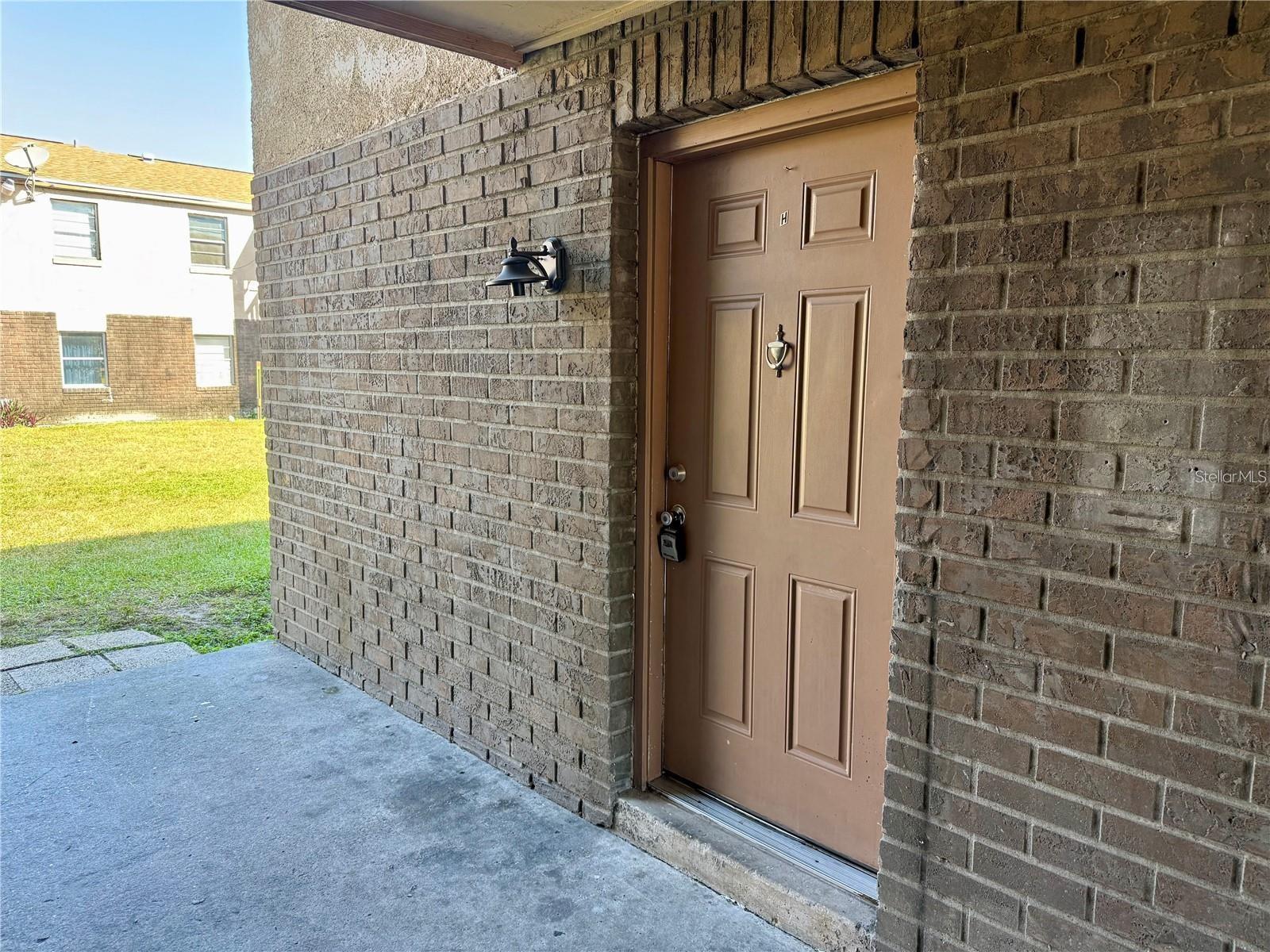 9013 WESTCHESTER CIR #32 - Photo 1