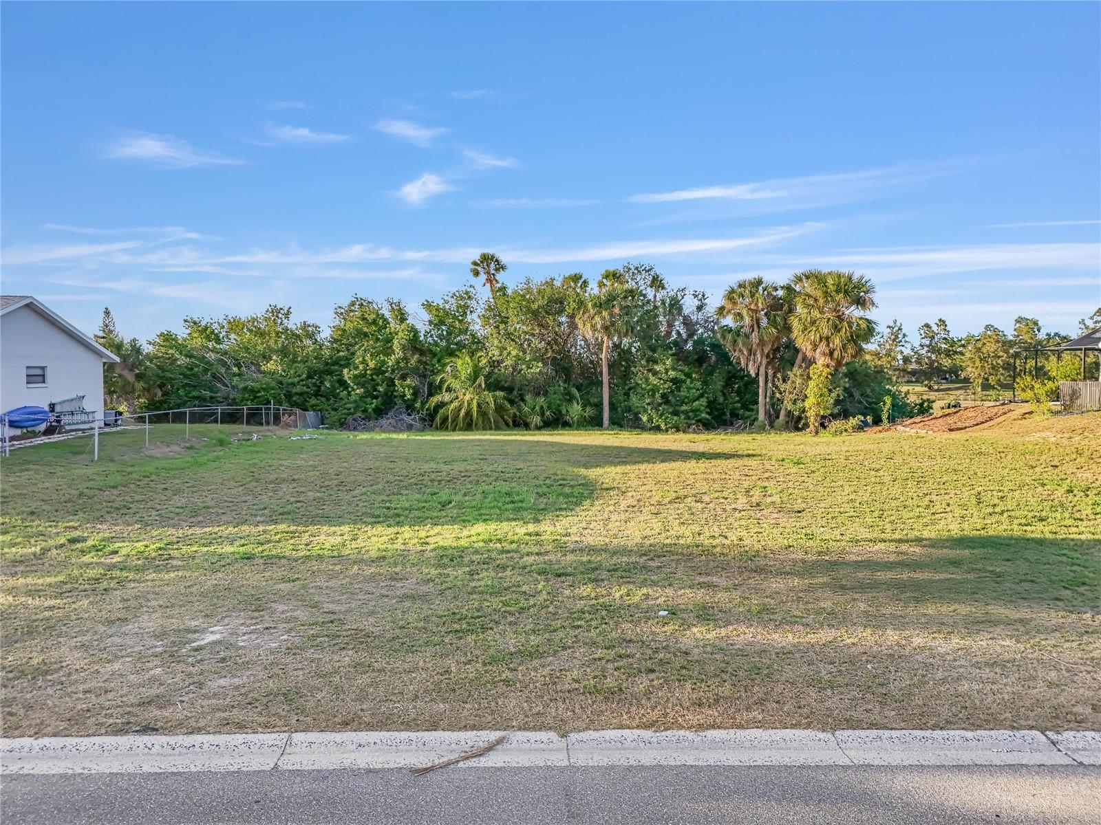 901 EAGLE LN - Photo 1