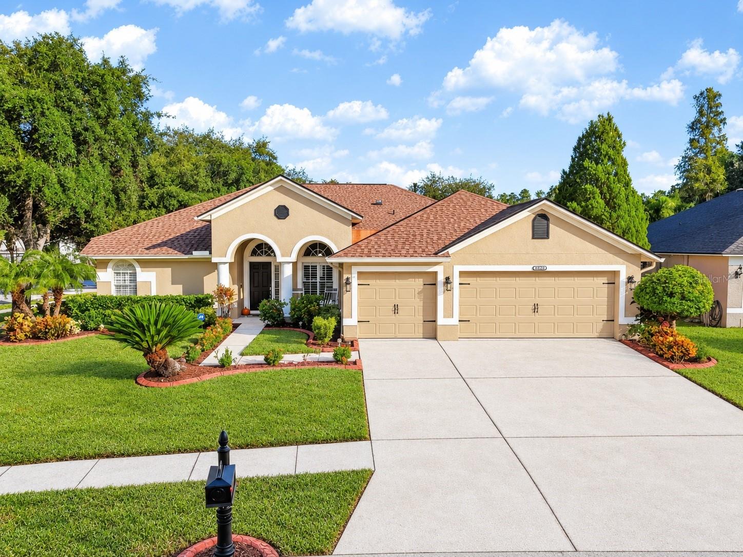 12541 LEATHERLEAF DR - Photo 1