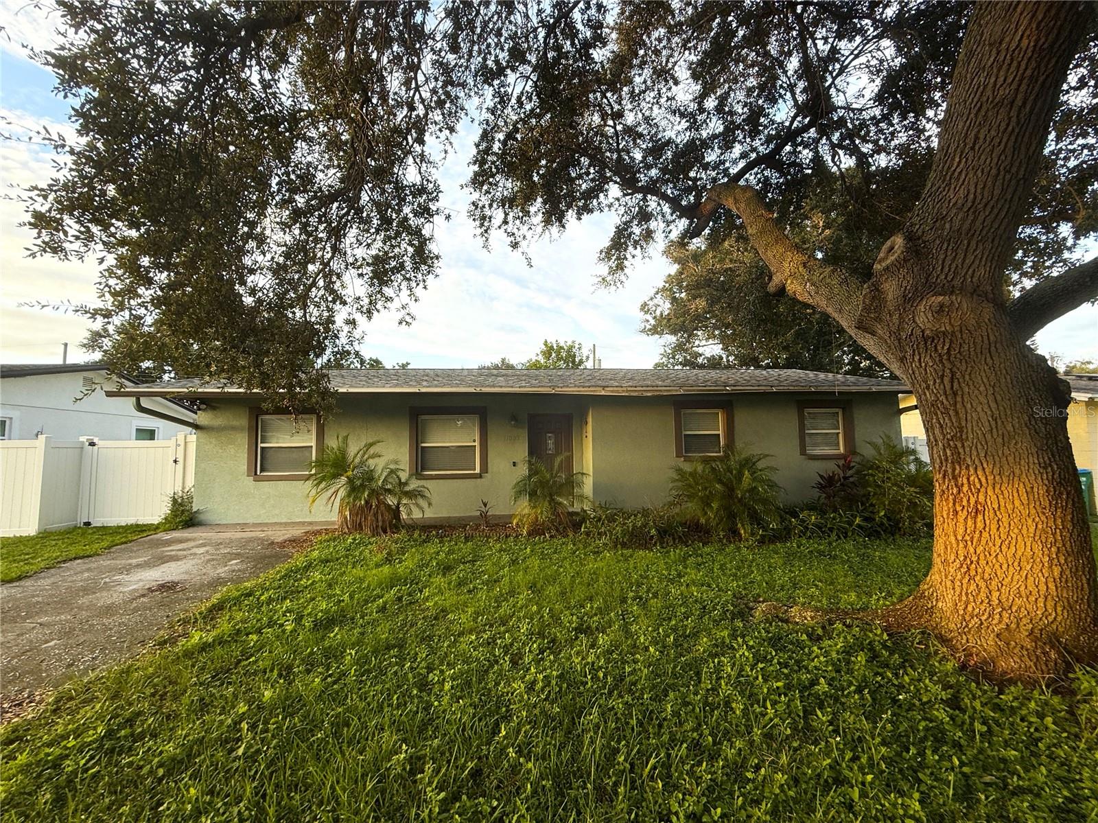 11083 VALENCIA AVE - Photo 1