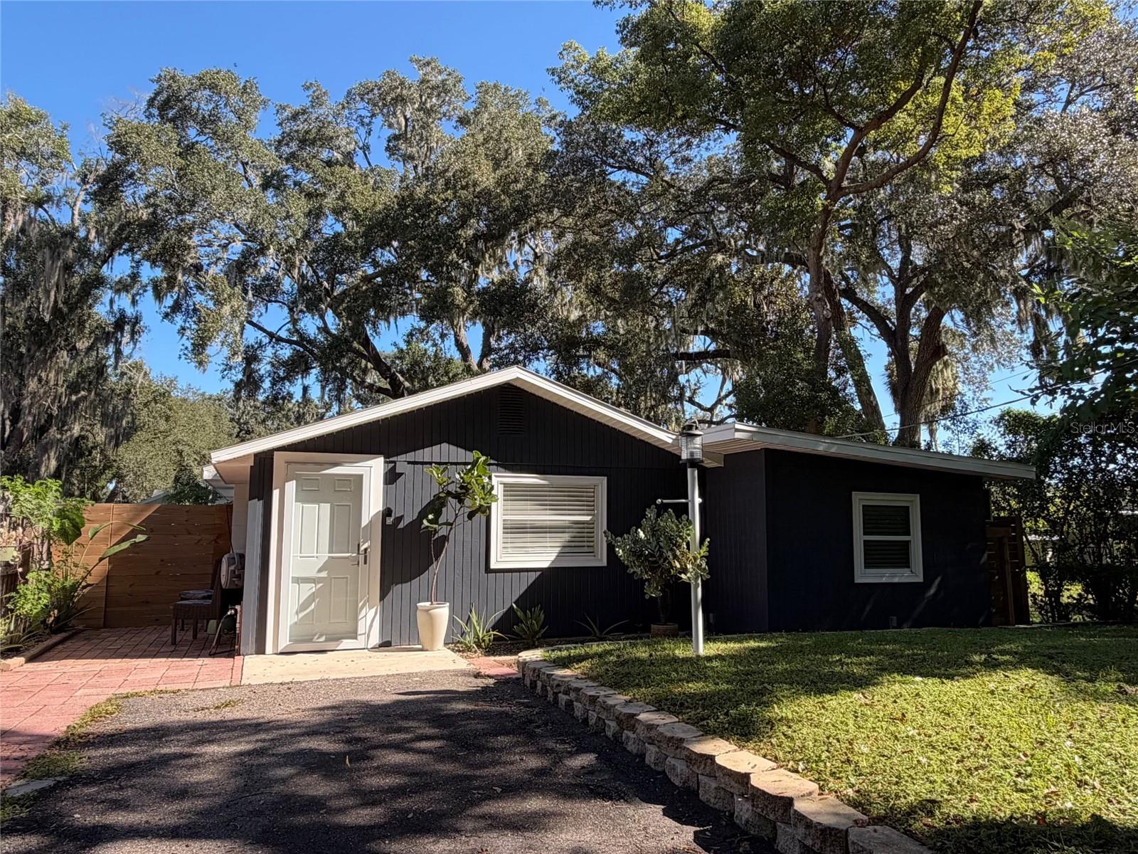10822 PALMETTO ST - Photo 1