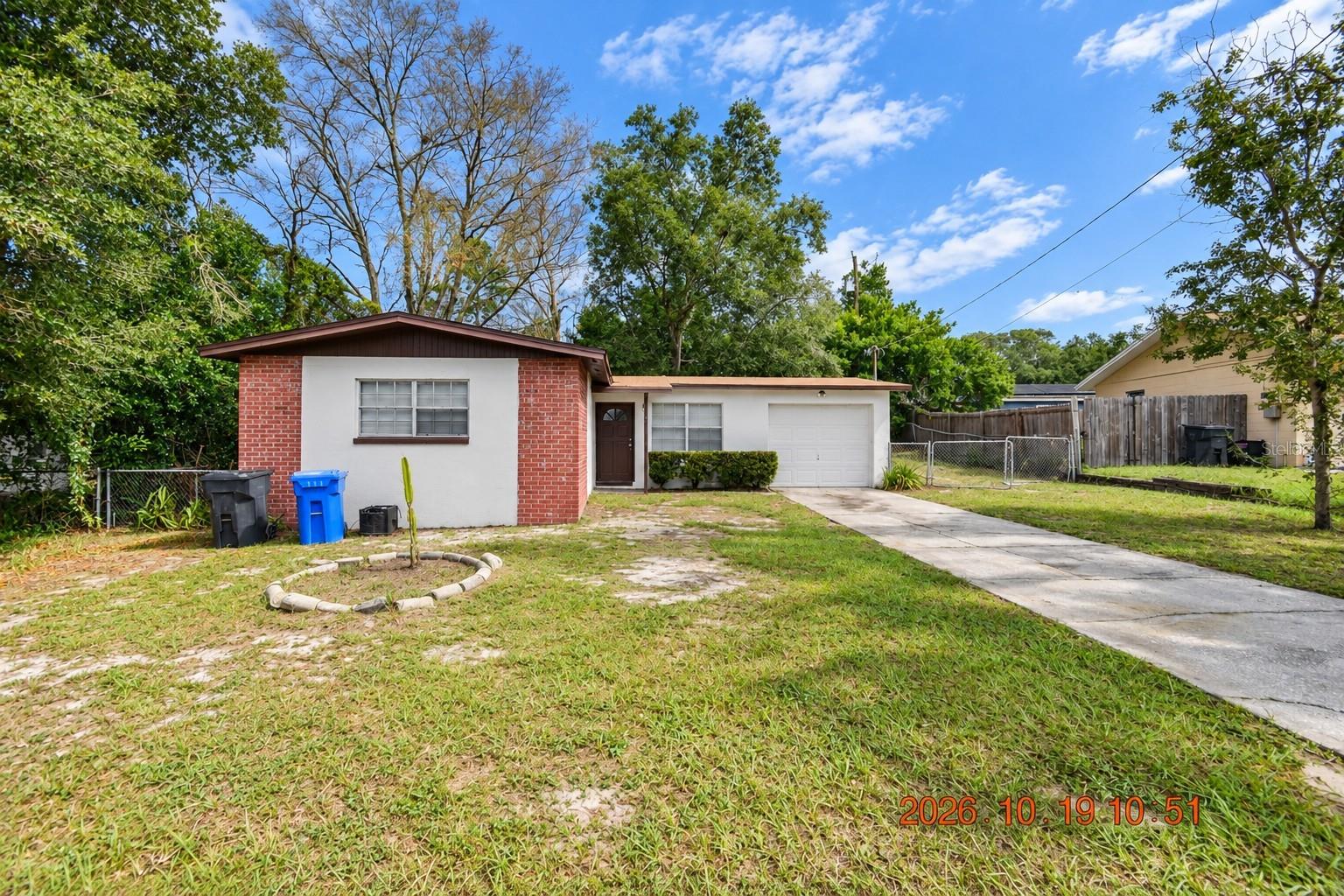 8320 OLEANDER LN - Photo 1