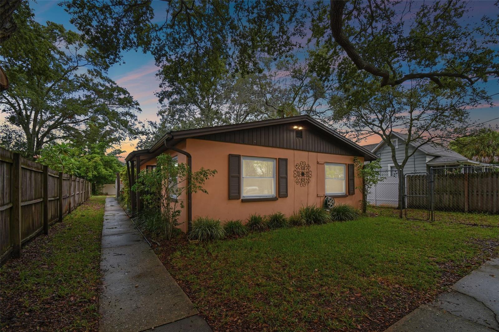 504 5TH AVE SW - Photo 1
