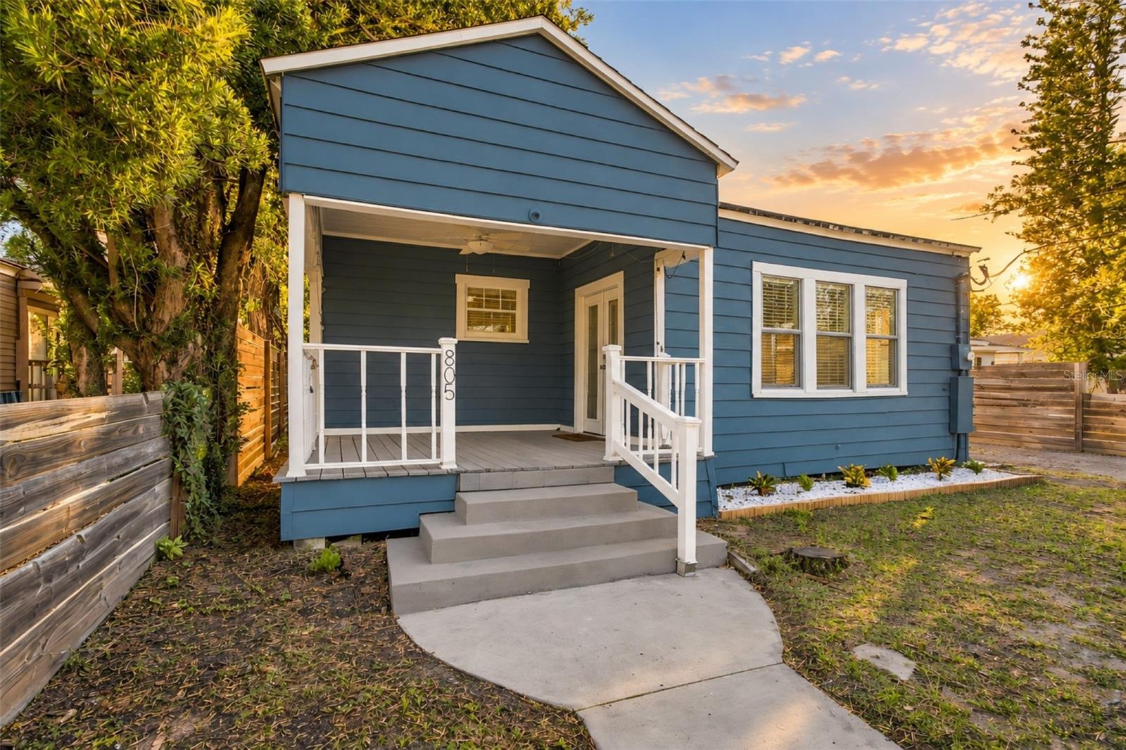 805 E OSBORNE AVE - Photo 1