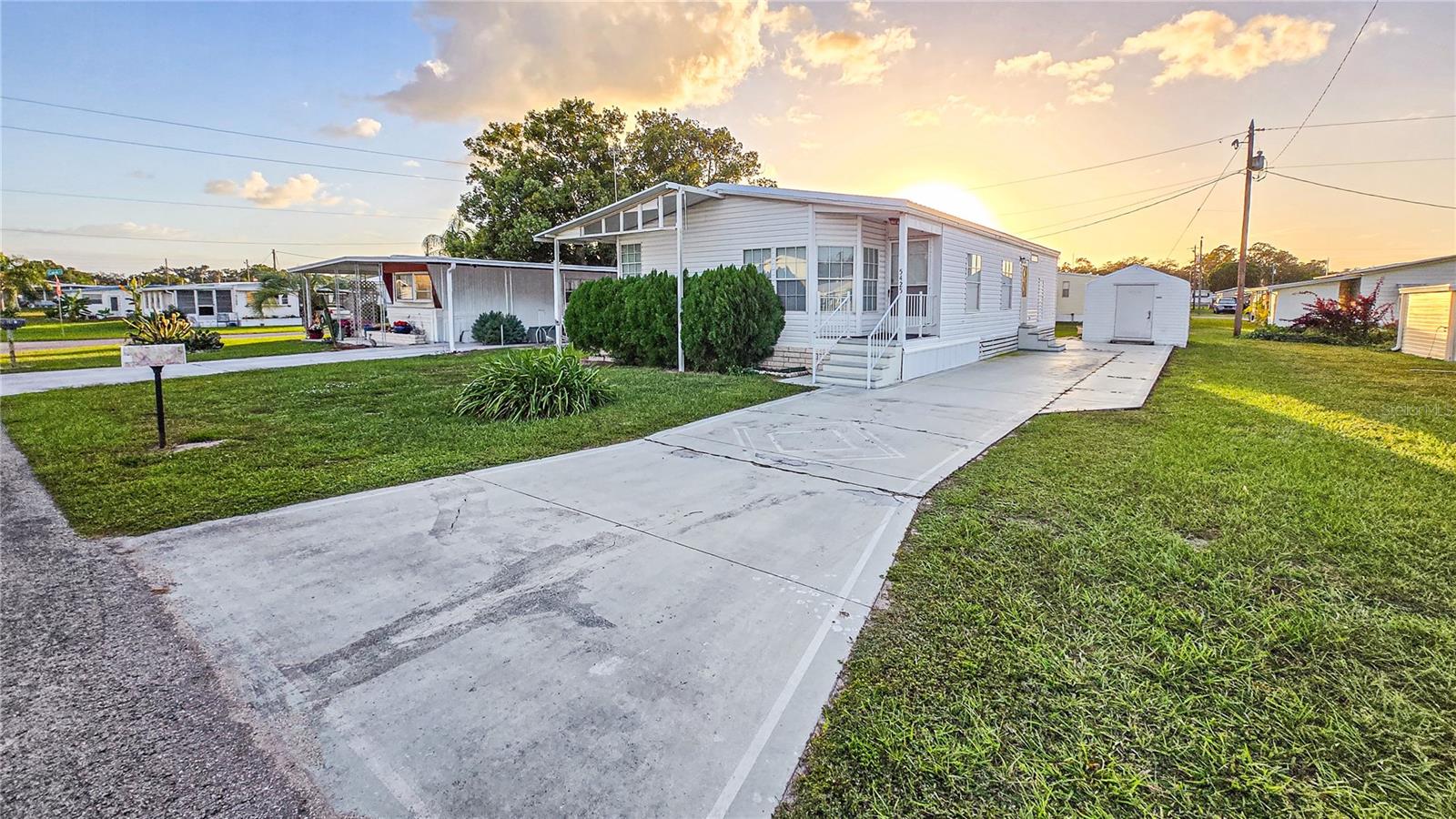 5425 BETMAR DR - Photo 1