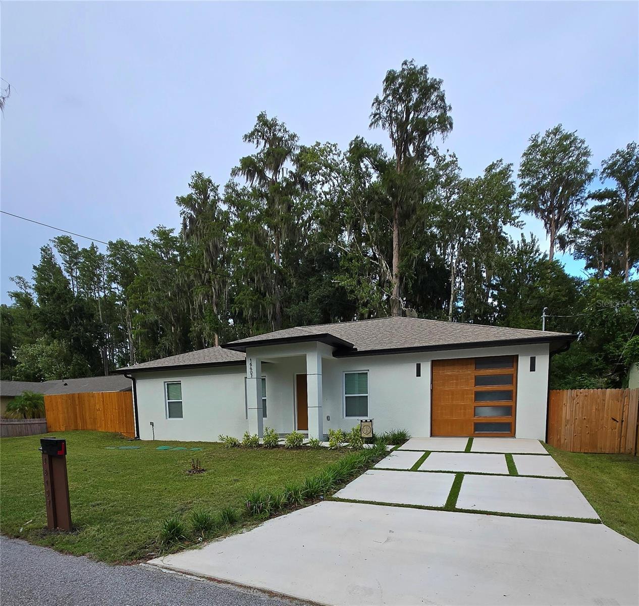 16407 LAKE BYRD DR - Photo 1