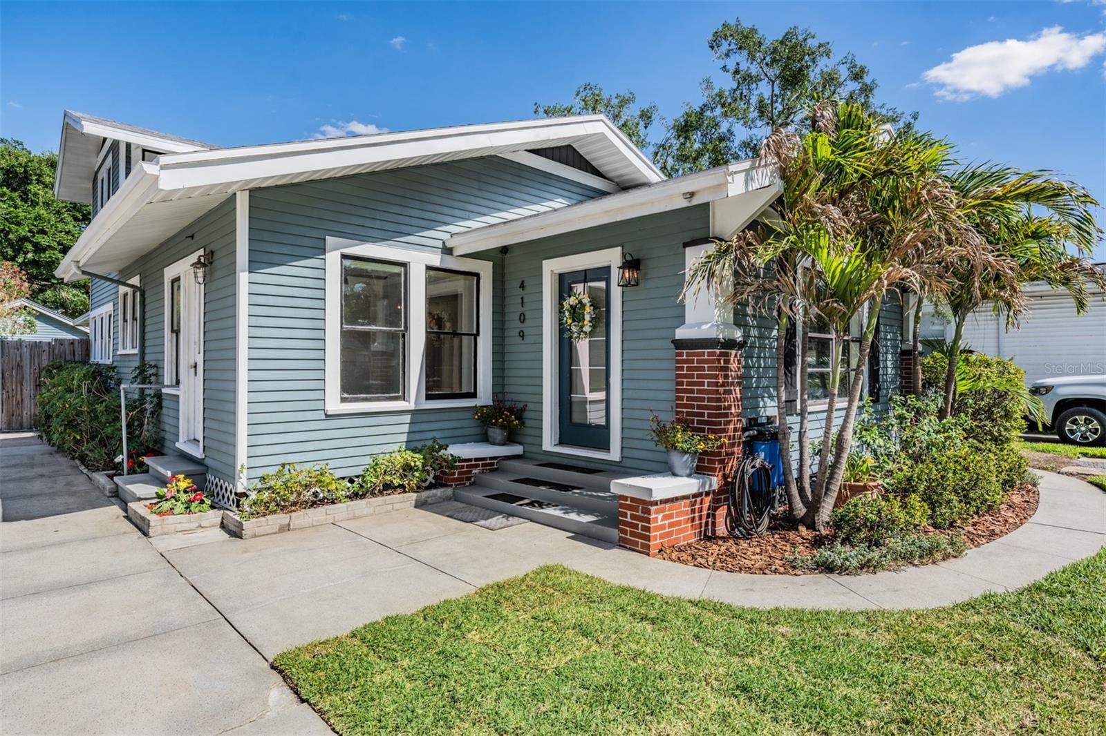 4109 N SEMINOLE AVE - Photo 1