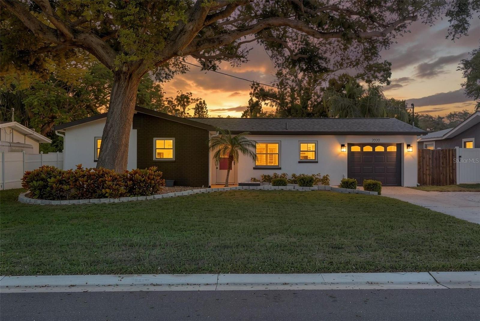 2020 VALLEY DR - Photo 1