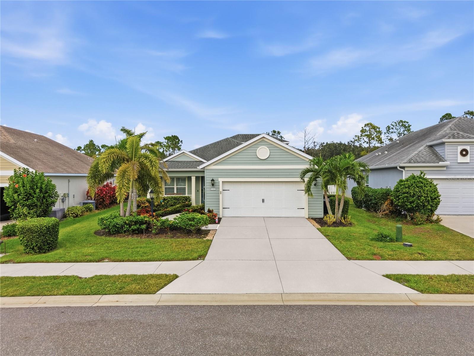 1322 THORNBURY DR - Photo 1