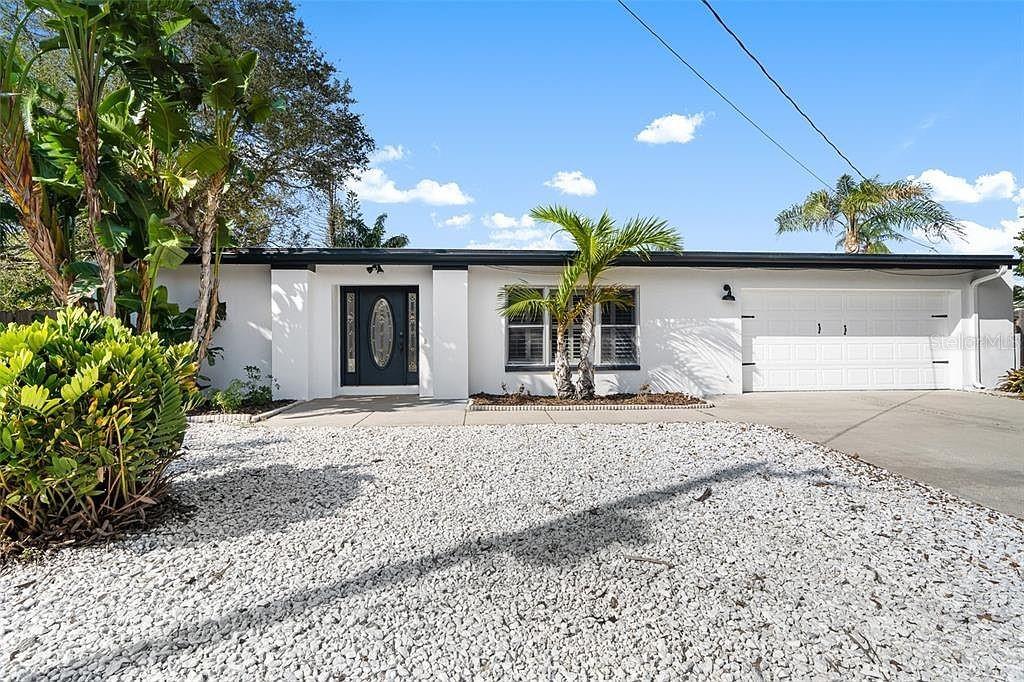 100 GATEWOOD DR - Photo 1