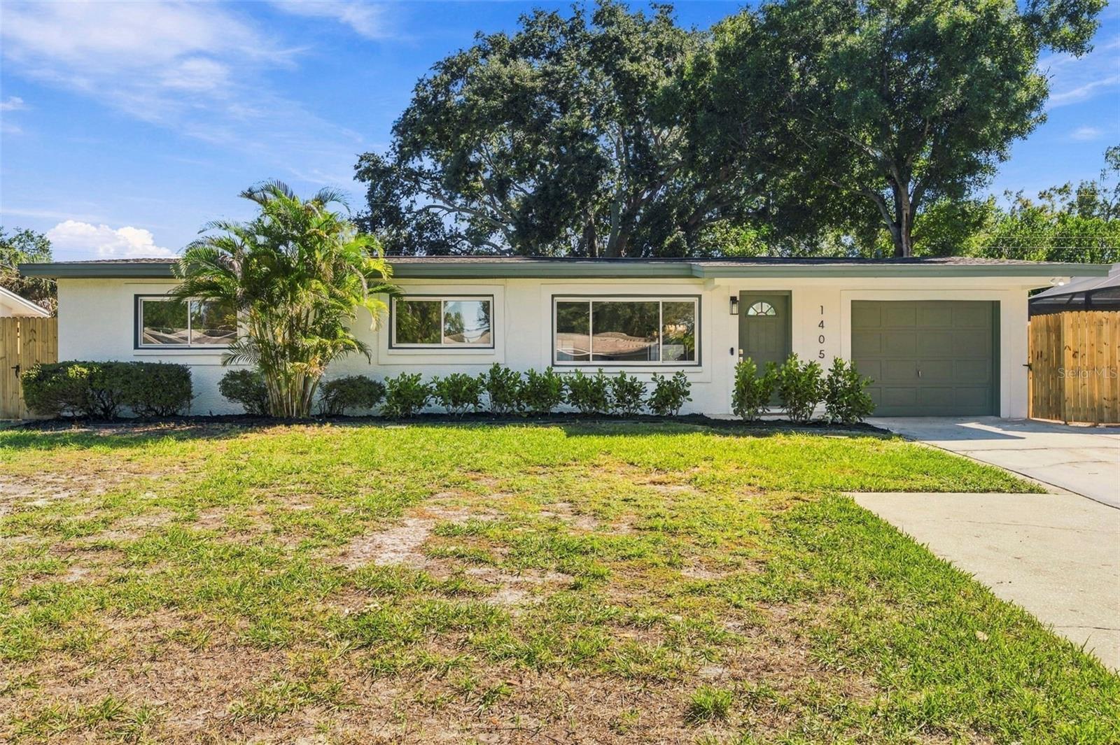 1405 ARDEN AVE - Photo 1