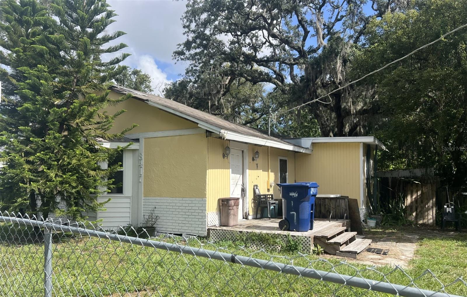 8417 N BROOKS ST - Photo 1